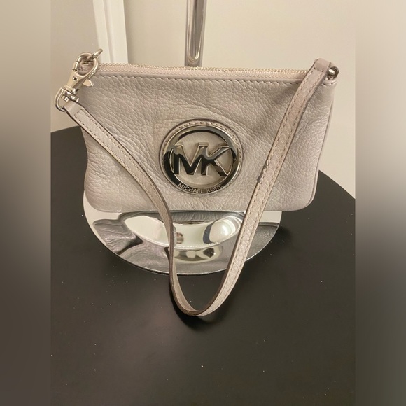 Michael Kors wristlet - Picture 2 of 5